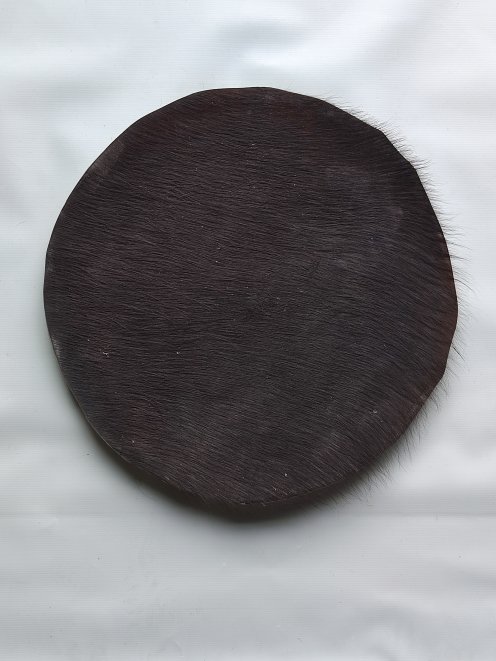 Peau de buffle ou peau de boeuf très très épaisse avec poils pour tambour djembé