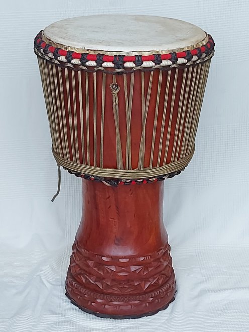 Djembé de Guinée en diala (acajou) - Djembe haut de gamme