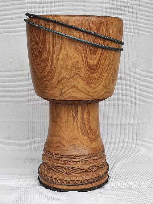 Fût de djembé de Guinée en guéni (bois de balafon) - Djembe haut de gamme