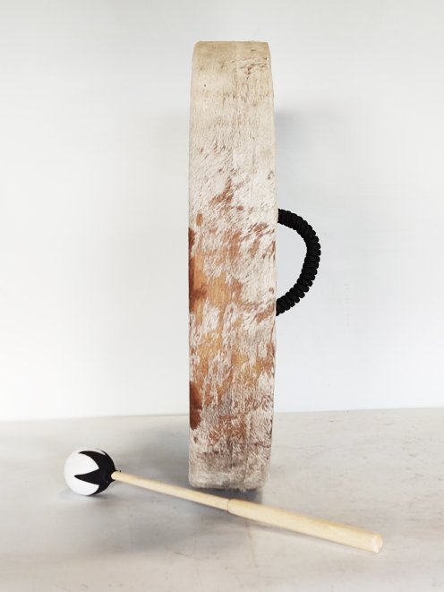 Tambour chamanique Peau de vache avec poils 18″