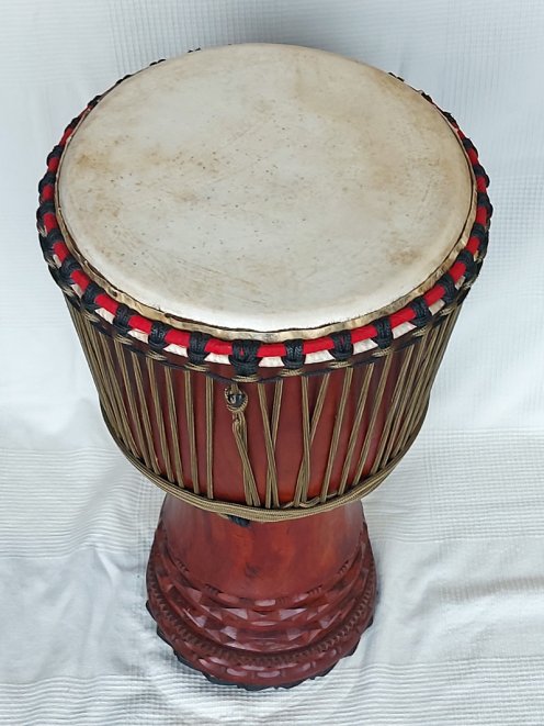 Djembé de Guinée en diala (acajou) - Djembe haut de gamme