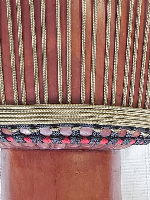 Djembé de Guinée en diala (acajou) - Djembe haut de gamme