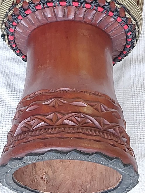 Djembé de Guinée en diala (acajou) - Djembe haut de gamme
