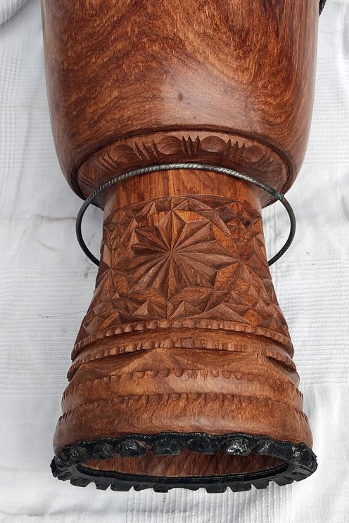 Fût de djembé de Guinée en guéni (bois de balafon) - Djembe haut de gamme