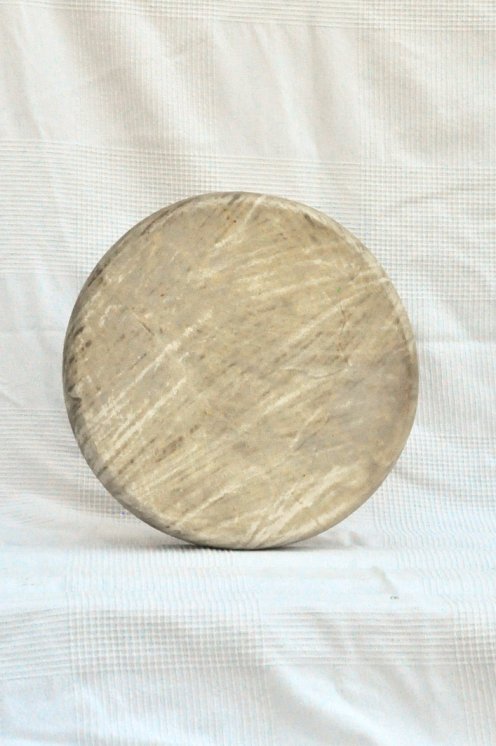 Tambour rituel chamanique (tambour de chamane) avec peau de vache