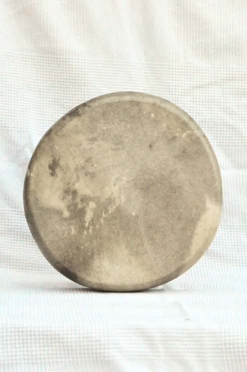 Tambour rituel chamanique (tambour de chamane) avec peau de cerf