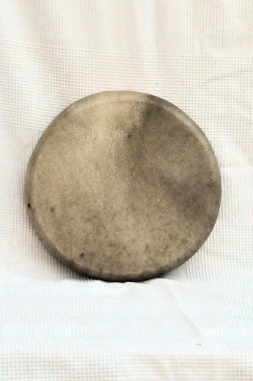 Tambour rituel chamanique (tambour de chamane) avec peau de cerf