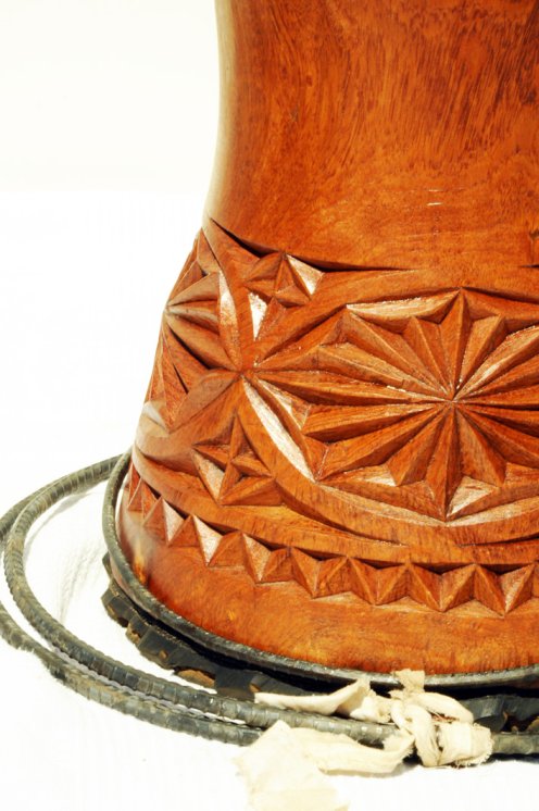 Fût de djembé de Guinée en dugura (dimb) - Djembe haut de gamme