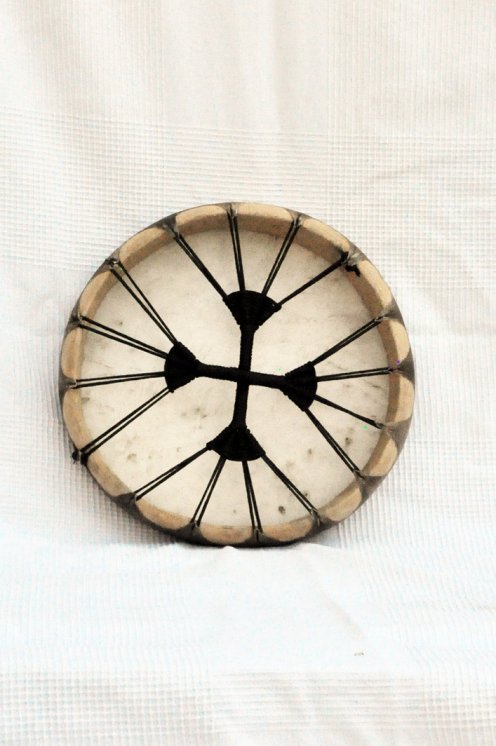 Tambour rituel chamanique (tambour de chamane) avec peau de cerf