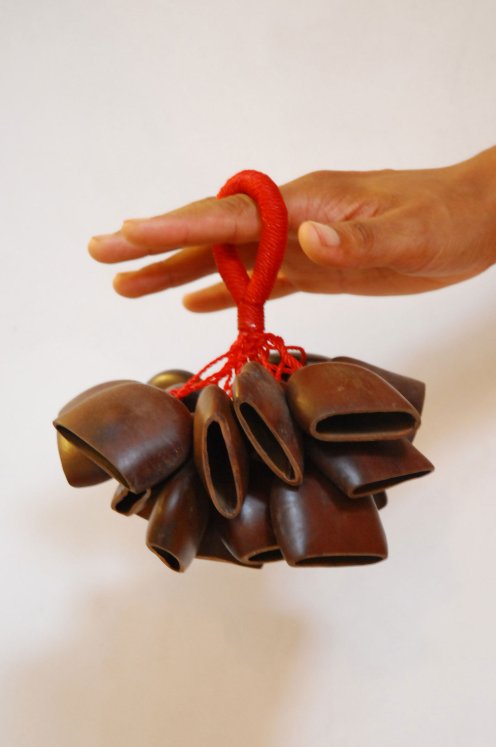 Hochet africain - Hochet juju du Ghana avec poignée cordelette