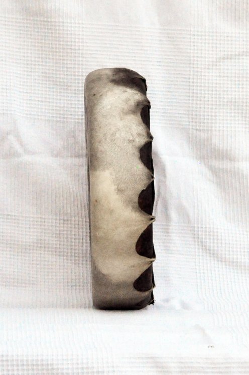 Tambour rituel chamanique (tambour de chamane) avec peau de cerf