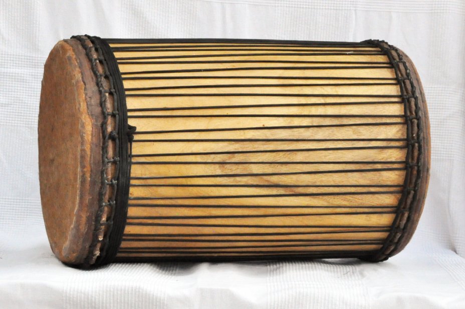 Dundun dundunba montage traditionnel en melina - Tambour doumdoum de Guinée