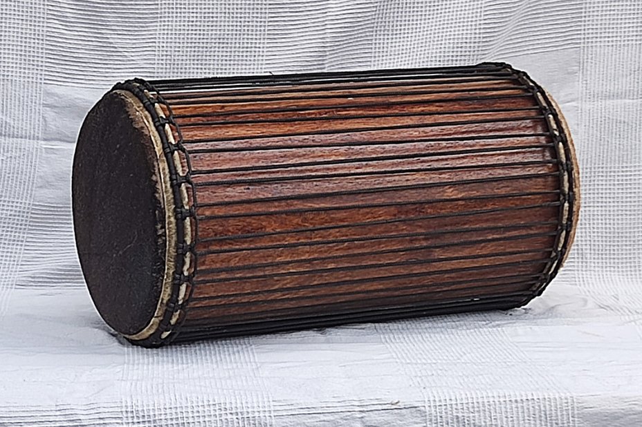 Dundun sangban 4 fers - Tambour dundun de Guinée en guéni
