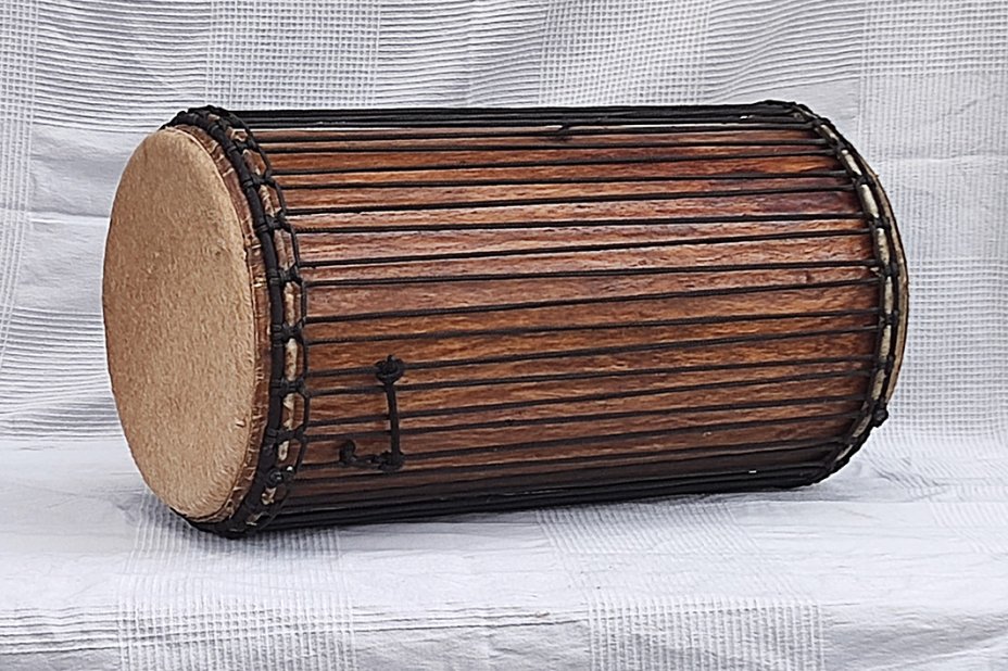 Dundun sangban 4 fers - Tambour dundun de Guinée en guéni
