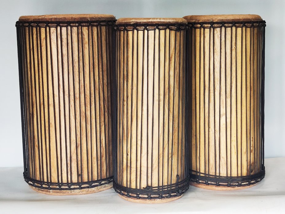 Ensemble de tambours basses dunun - Set de doundouns de Guinée