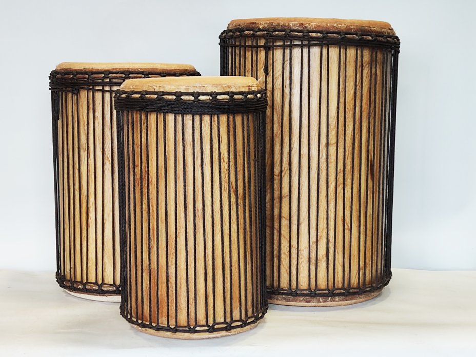 Ensemble de tambours basses dunun - Set de doundouns de Guinée