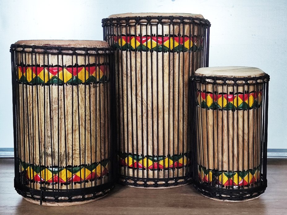 Ensemble de tambours basses dunun - Set de doundouns de Guinée