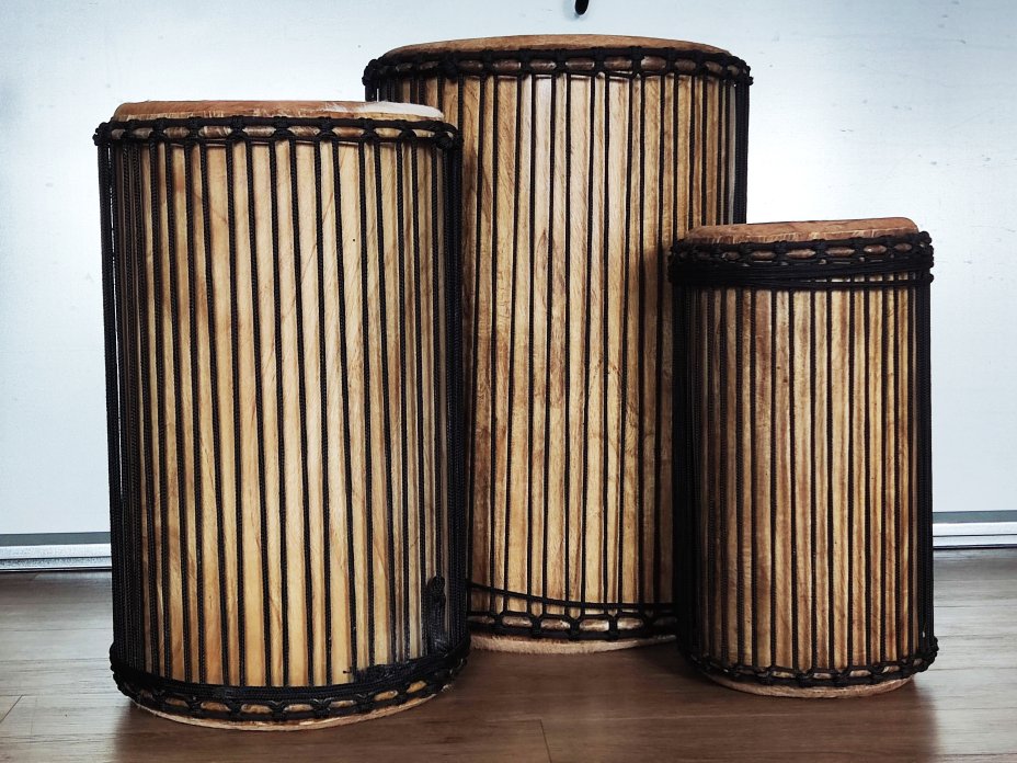 Ensemble de tambours basses dunun - Set de doundouns de Guinée