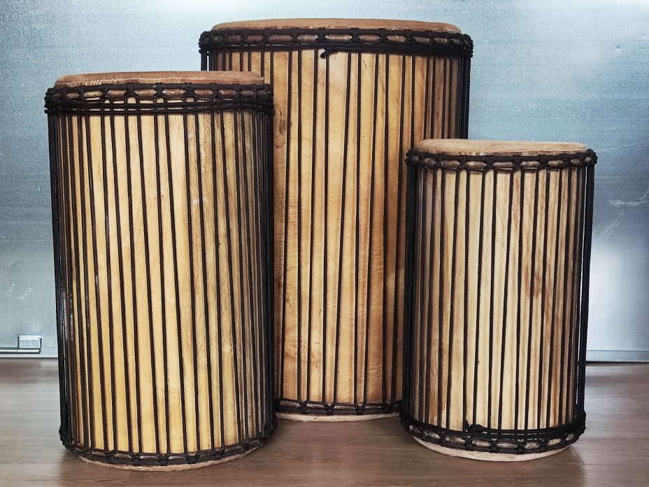 Ensemble de tambours basses dunun - Set de doundouns de Guinée