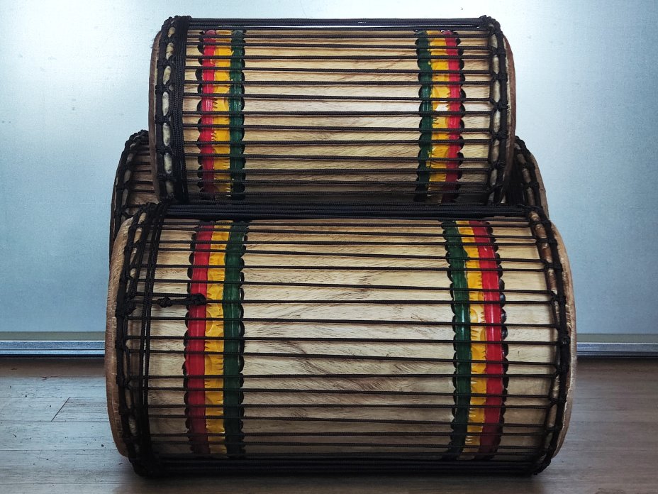 Ensemble de tambours basses dunun - Set de doundouns de Guinée