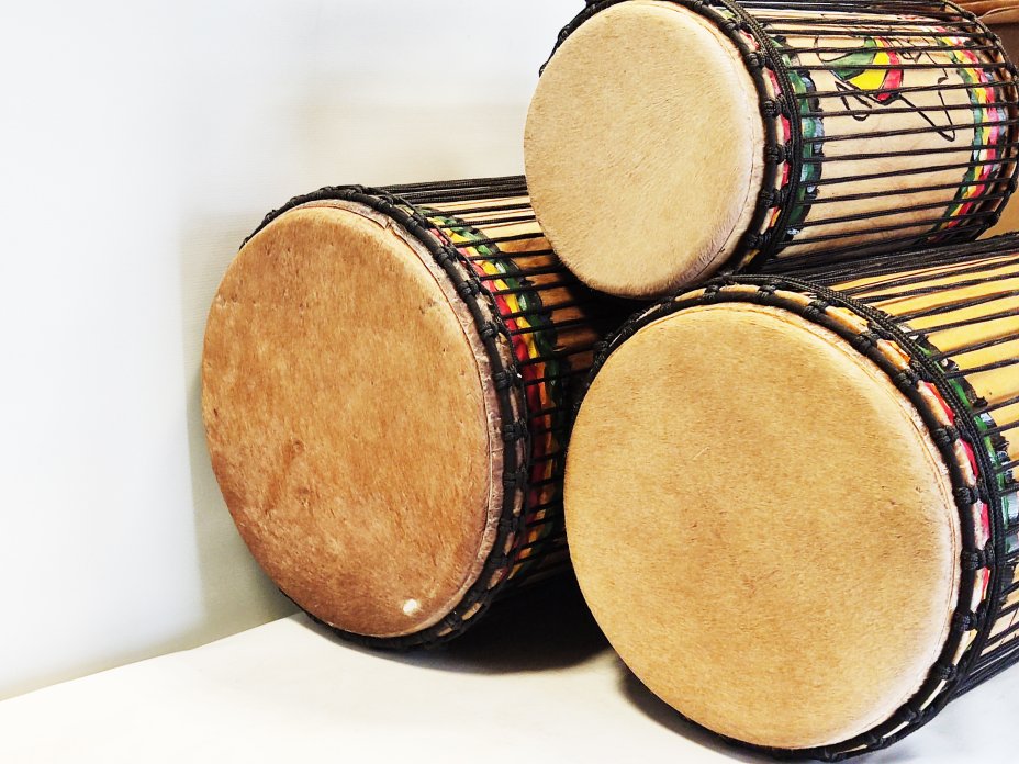 Ensemble de tambours basses dunun - Set de doundouns de Guinée