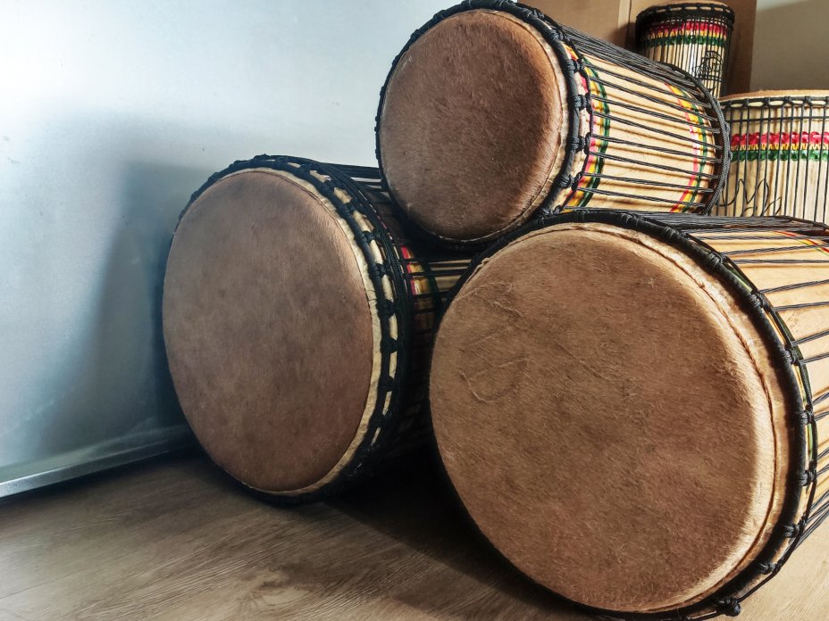 Ensemble de tambours basses dunun - Set de doundouns de Guinée