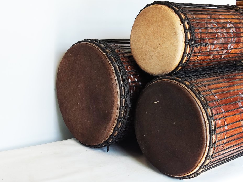 Ensemble de tambours basses dunun - Set de doundouns de Guinée