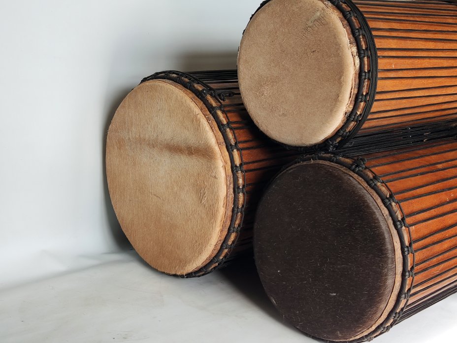 Ensemble de tambours basses dunun - Set de doundouns de Guinée