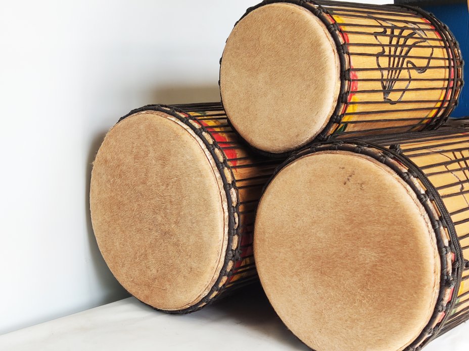 Ensemble de tambours basses dunun - Set de doundouns de Guinée