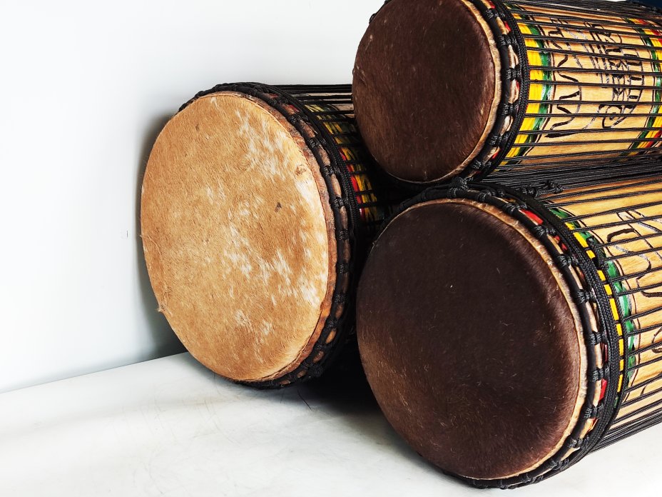 Ensemble de tambours basses dunun - Set de doundouns de Guinée