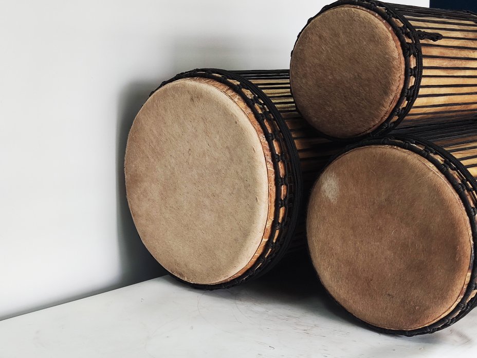 Ensemble de tambours basses dunun - Set de doundouns de Guinée