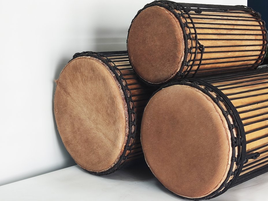 Ensemble de tambours basses dunun - Set de doundouns de Guinée