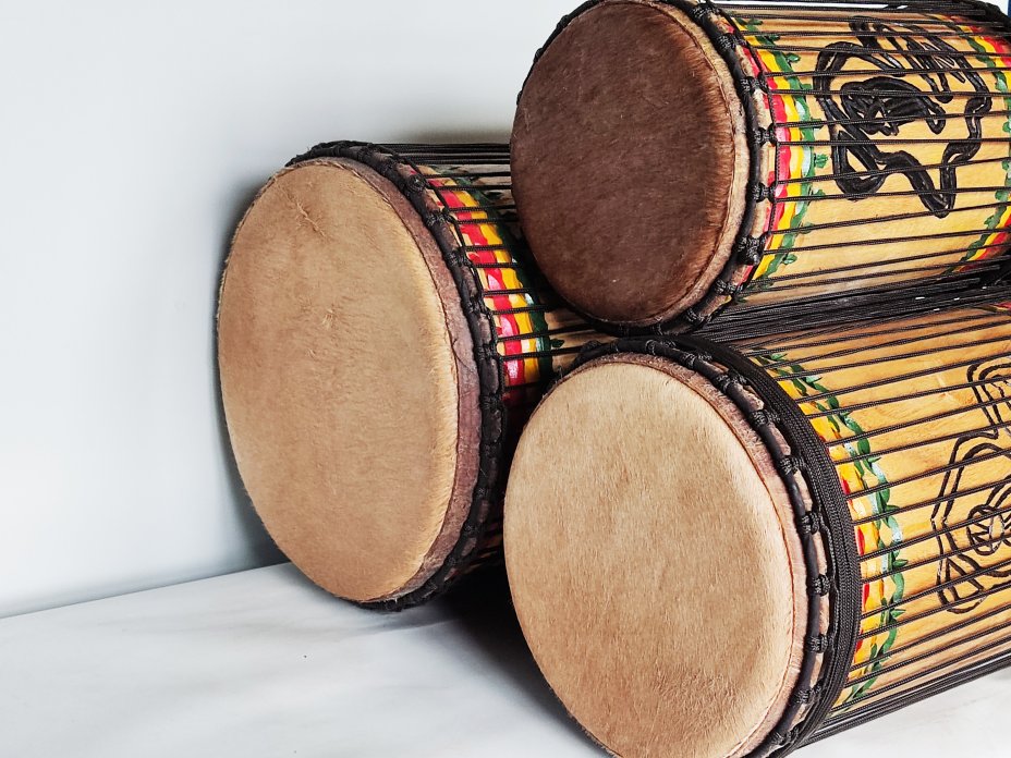 Ensemble de tambours basses dunun - Set de doundouns de Guinée