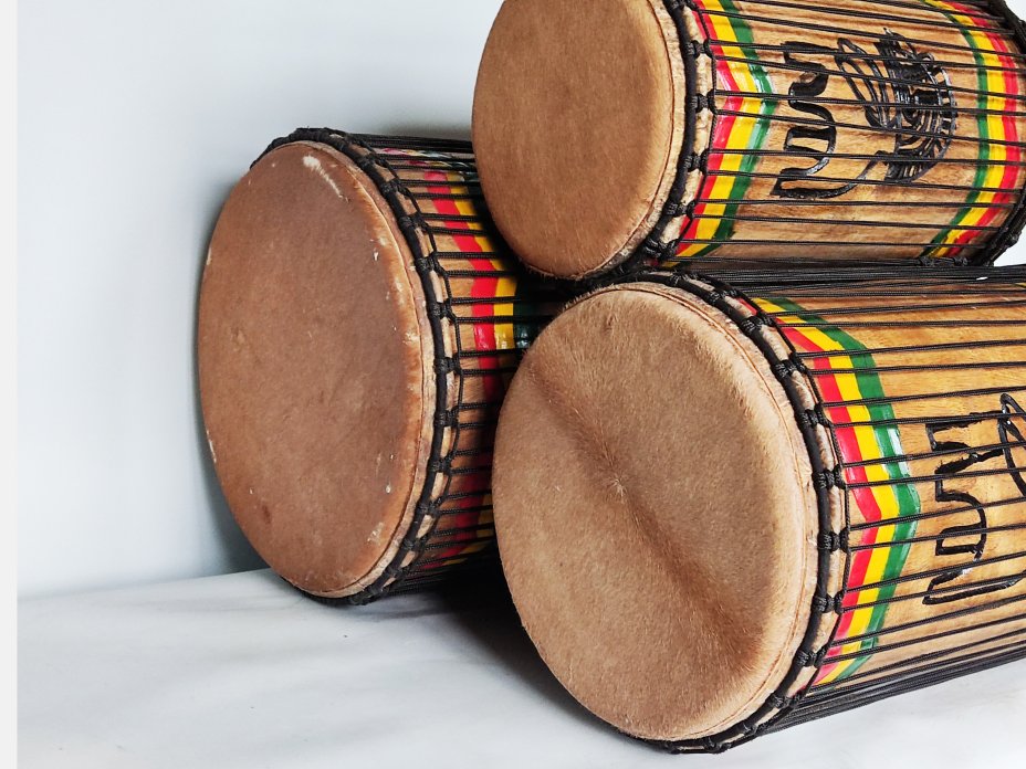 Ensemble de tambours basses dunun - Set de doundouns de Guinée