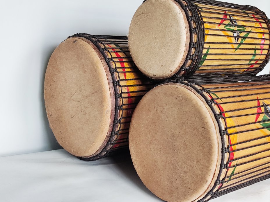 Ensemble de tambours basses dunun - Set de doundouns de Guinée