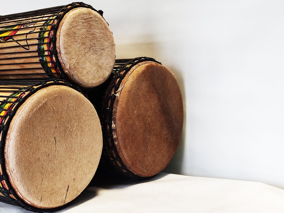 Ensemble de tambours basses dunun - Set de doundouns de Guinée