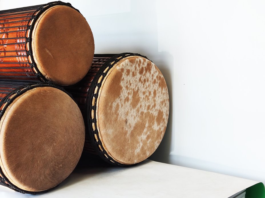 Ensemble de tambours basses dunun - Set de doundouns de Guinée
