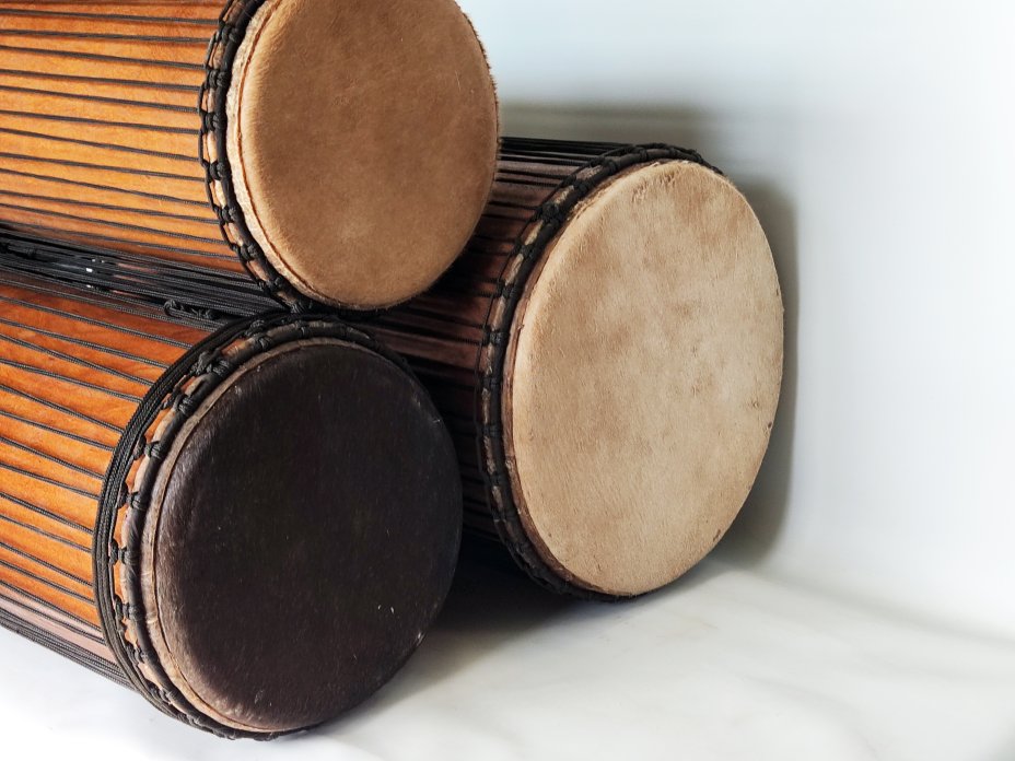 Ensemble de tambours basses dunun - Set de doundouns de Guinée