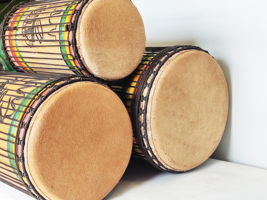Ensemble de tambours basses dunun - Set de doundouns de Guinée
