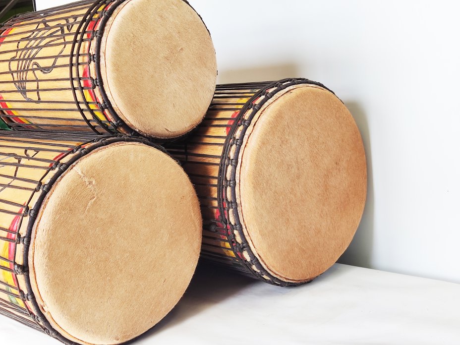 Ensemble de tambours basses dunun - Set de doundouns de Guinée