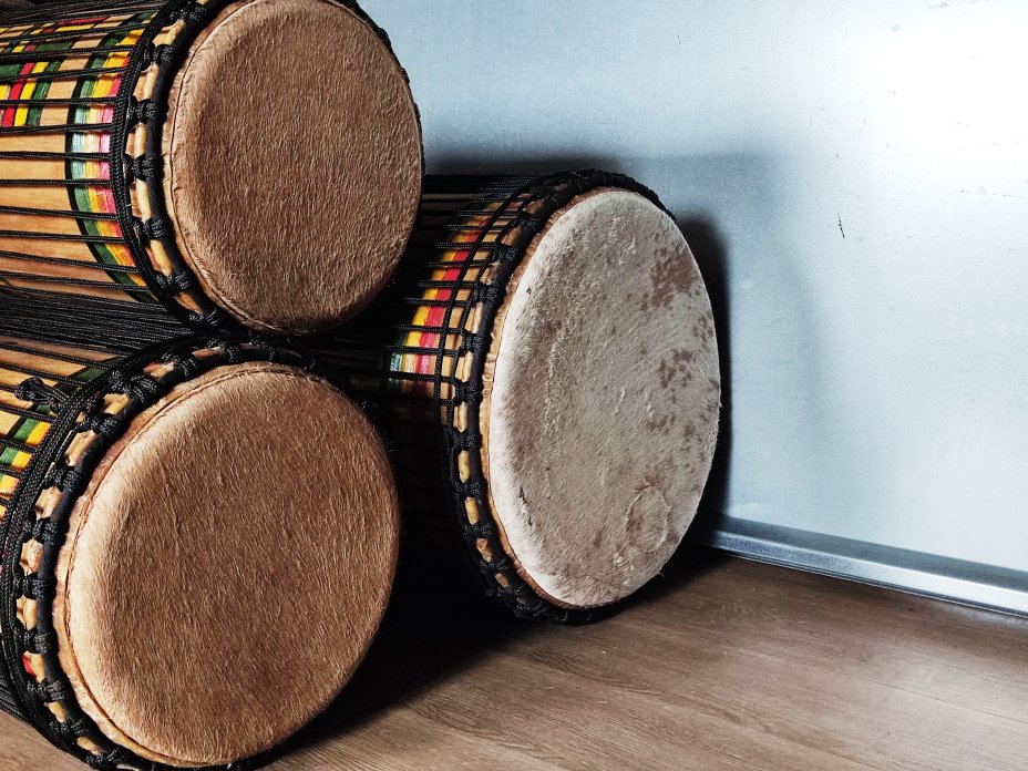 Ensemble de tambours basses dunun - Set de doundouns de Guinée