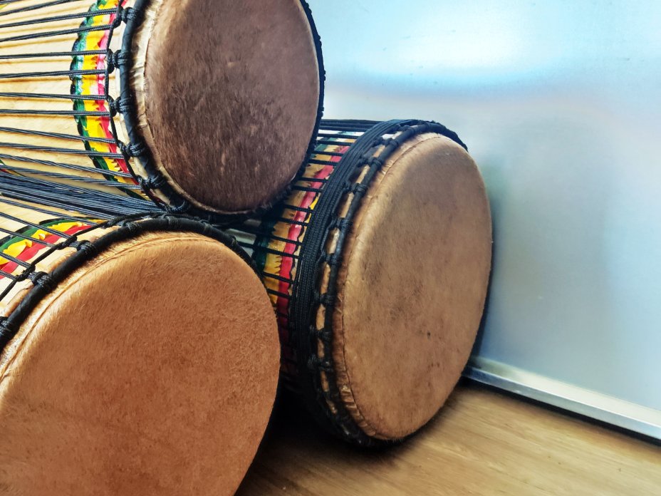 Ensemble de tambours basses dunun - Set de doundouns de Guinée