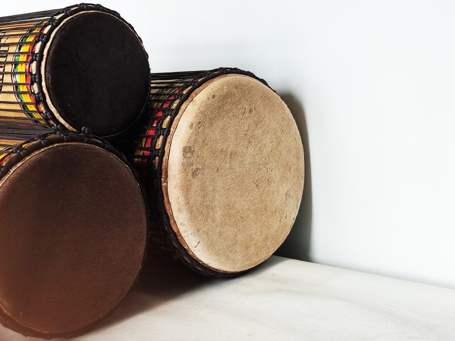 Ensemble de tambours basses dunun - Set de doundouns de Guinée