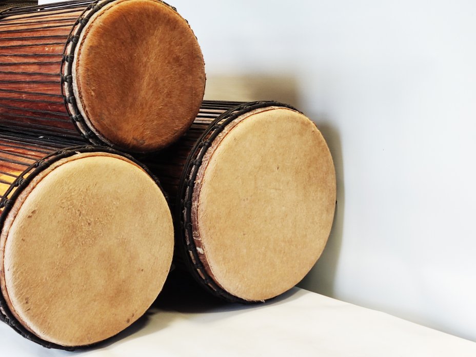 Set de dununs de Guinée en guéni (bois de balafon)