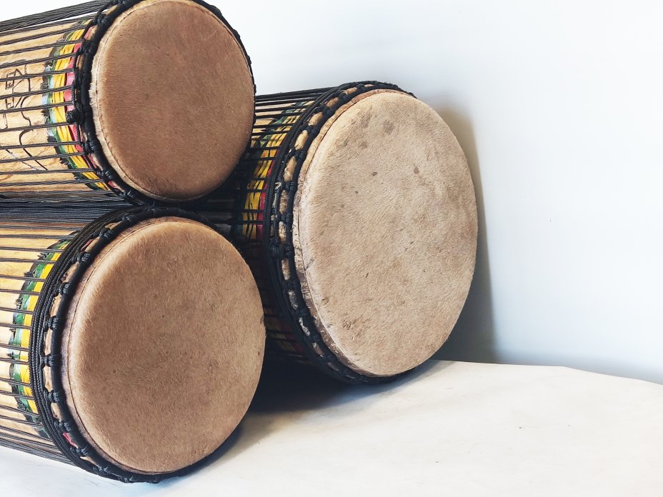 Ensemble de tambours basses dunun - Set de doundouns de Guinée