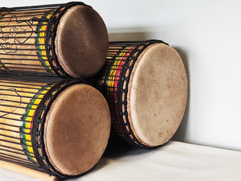 Ensemble de tambours basses dunun - Set de doundouns de Guinée