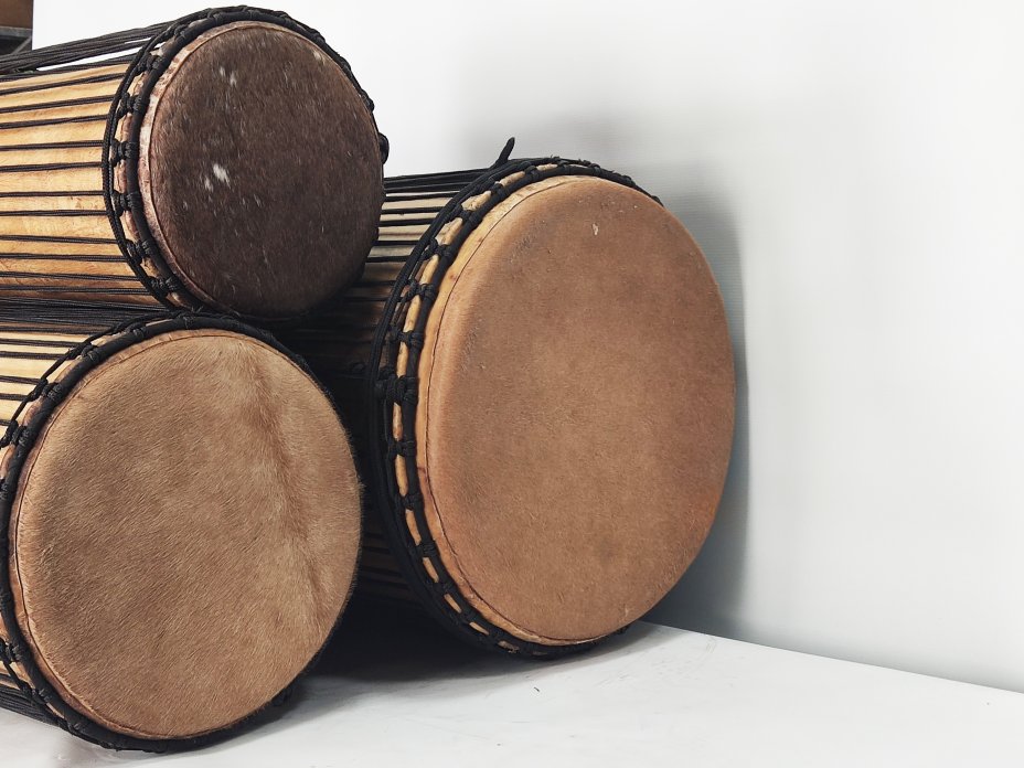 Ensemble de tambours basses dunun - Set de doundouns de Guinée