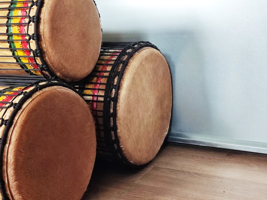 Ensemble de tambours basses dunun - Set de doundouns de Guinée