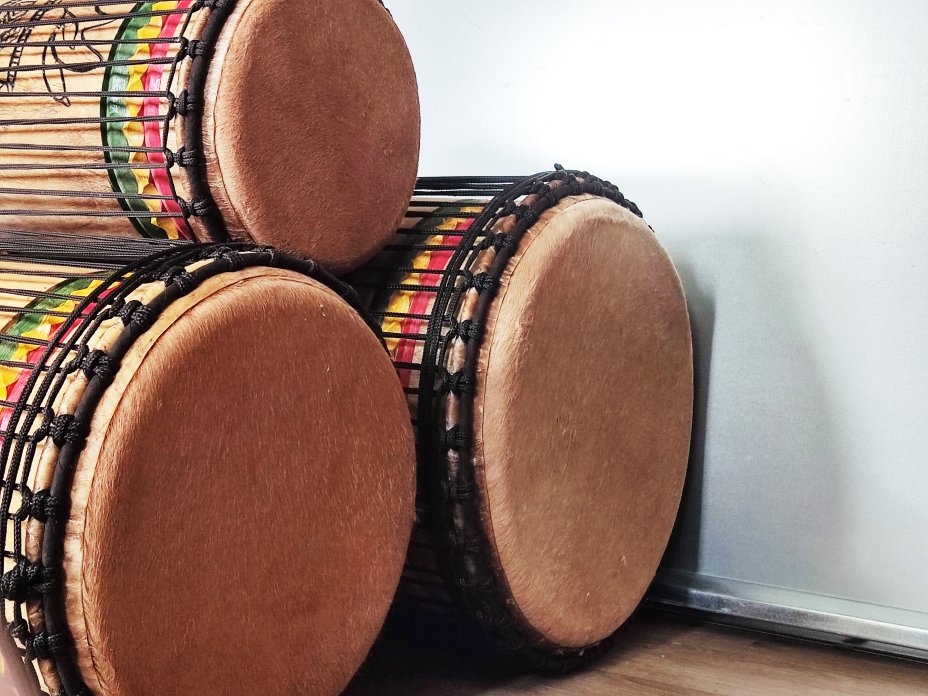 Ensemble de tambours basses dunun - Set de doundouns de Guinée