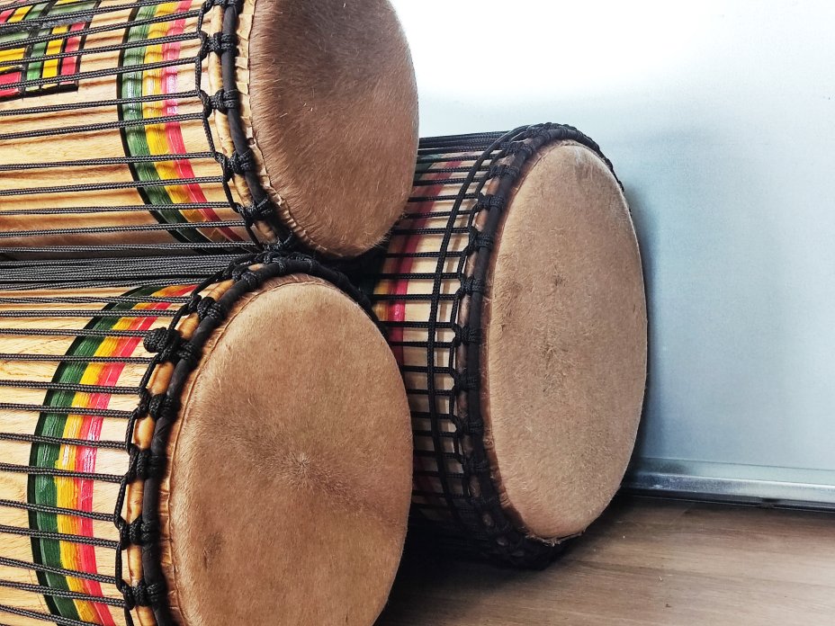 Ensemble de tambours basses dunun - Set de doundouns de Guinée